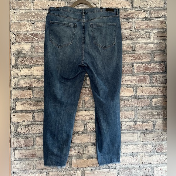 Nicole Miller SoHo high rise ankle skinny    Blue Jeans. Slightly distressed - Picture 7 of 8